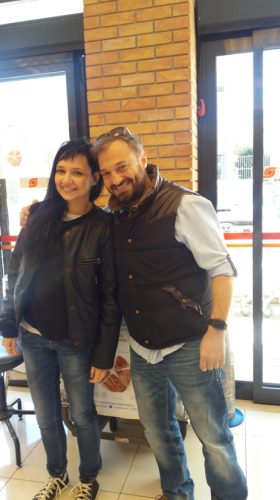 Συγκεντρώνουμε τρόφιμα με τον Χρήστο Φερεντίνο και την Αθηναΐς Νέγκα!